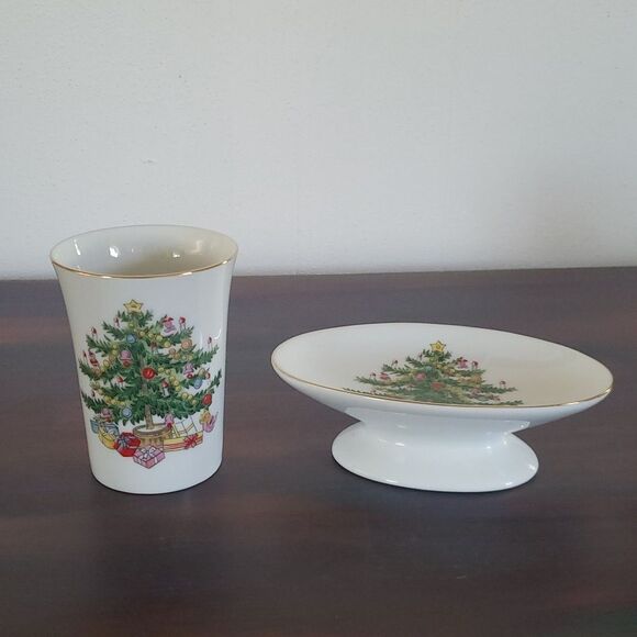 Very Nice Vintage Porcelain Bathroom Cup and Footed Soap Dish Christmas Tree Set - Picture 1 of 7